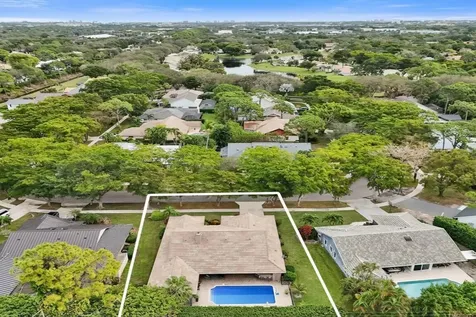 2413 Nw 40th Circle Boca Raton FL 33431