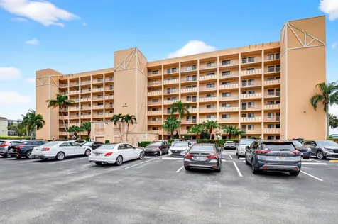 6866 Huntington Lane Delray Beach FL 33446