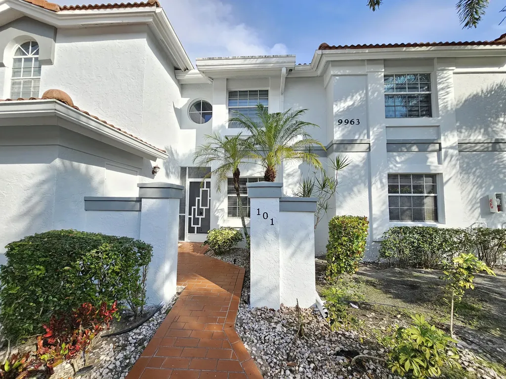 9963 Seacrest Circle Boynton Beach FL 33437
