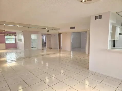 9963 Seacrest Circle Boynton Beach FL 33437