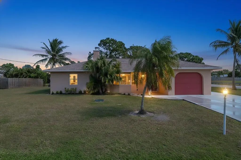 2097 Se Mantua Street Port Saint Lucie FL 34952