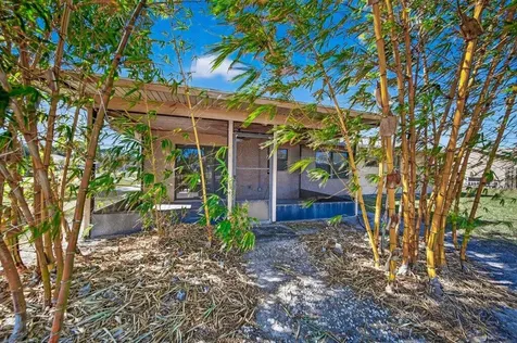 2097 Se Mantua Street Port Saint Lucie FL 34952