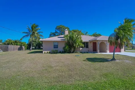 2097 Se Mantua Street Port Saint Lucie FL 34952