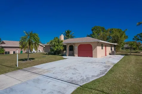 2097 Se Mantua Street Port Saint Lucie FL 34952