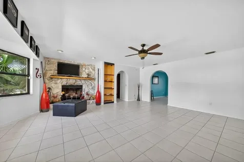 2097 Se Mantua Street Port Saint Lucie FL 34952