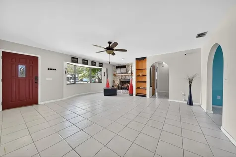 2097 Se Mantua Street Port Saint Lucie FL 34952