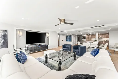 2427 Presidential Way West Palm Beach FL 33401