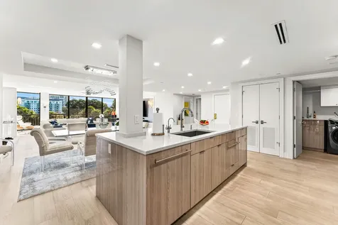 2427 Presidential Way West Palm Beach FL 33401