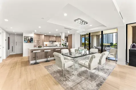 2427 Presidential Way West Palm Beach FL 33401