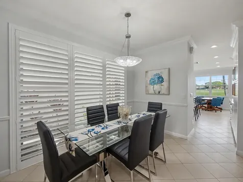81 Via Verona Palm Beach Gardens FL 33418