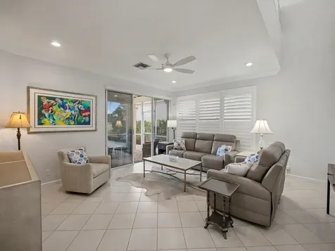 81 Via Verona Palm Beach Gardens FL 33418
