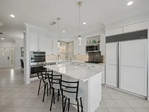 81 Via Verona Palm Beach Gardens FL 33418
