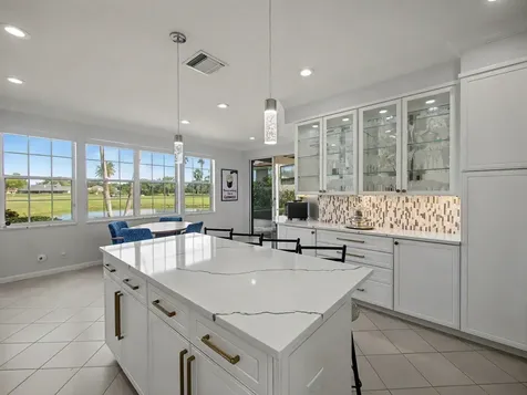 81 Via Verona Palm Beach Gardens FL 33418