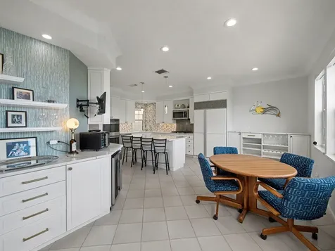 81 Via Verona Palm Beach Gardens FL 33418