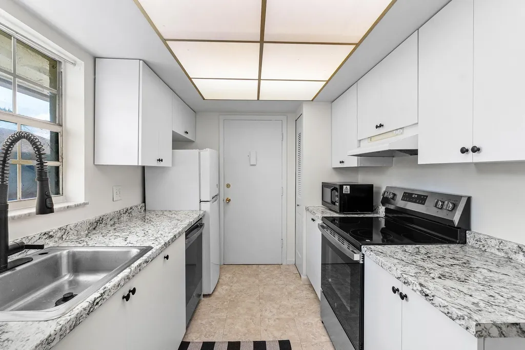 2023 S Seacrest Boulevard Boynton Beach FL 33435