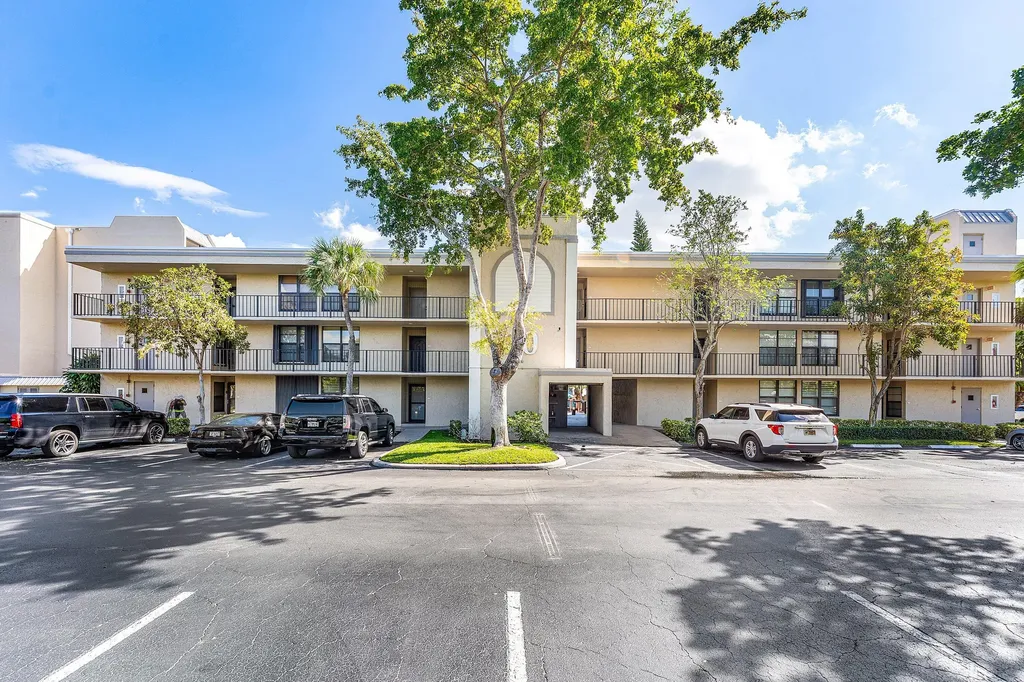 10 Royal Palm Way Boca Raton FL 33432