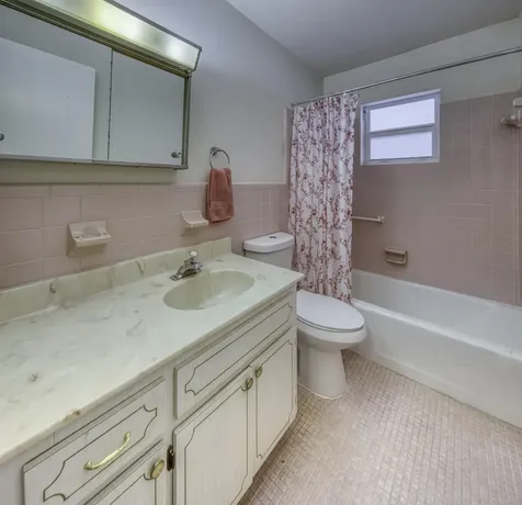 32 Ocean Breeze Lake Worth Beach FL 33460