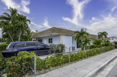 32 Ocean Breeze Lake Worth Beach FL 33460