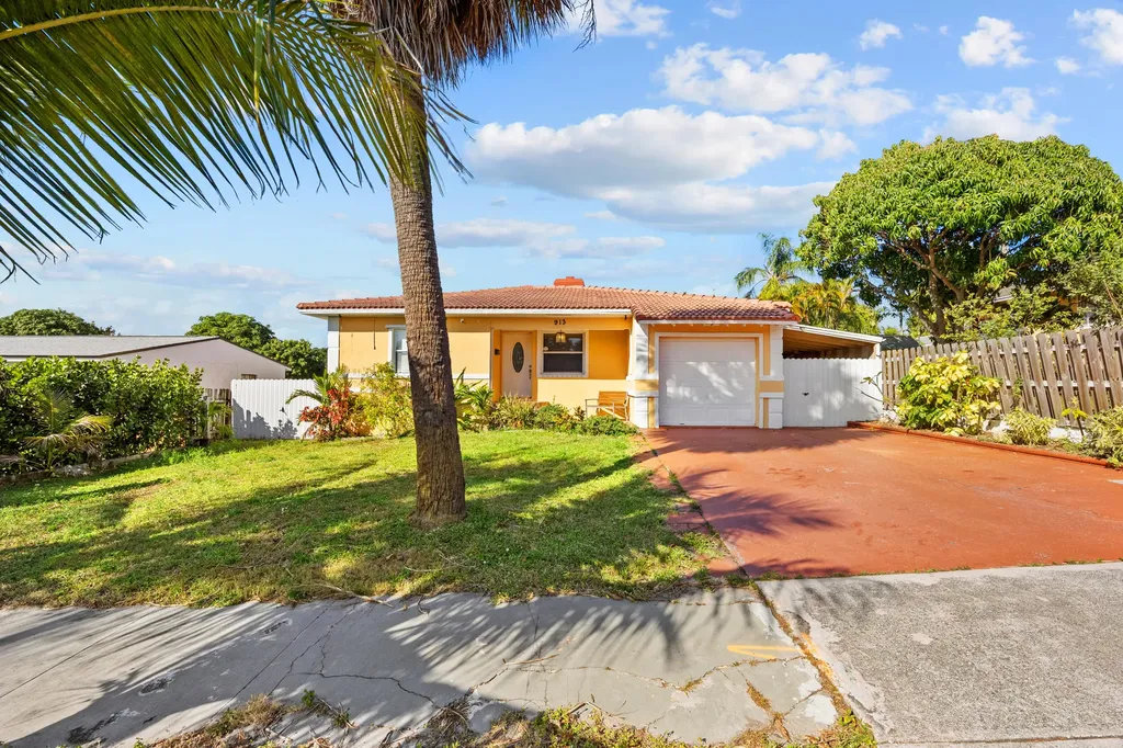 913 Bradley Court West Palm Beach FL 33405