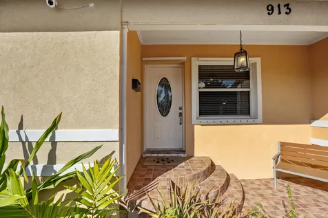 913 Bradley Court West Palm Beach FL 33405