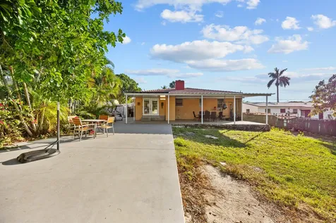 913 Bradley Court West Palm Beach FL 33405