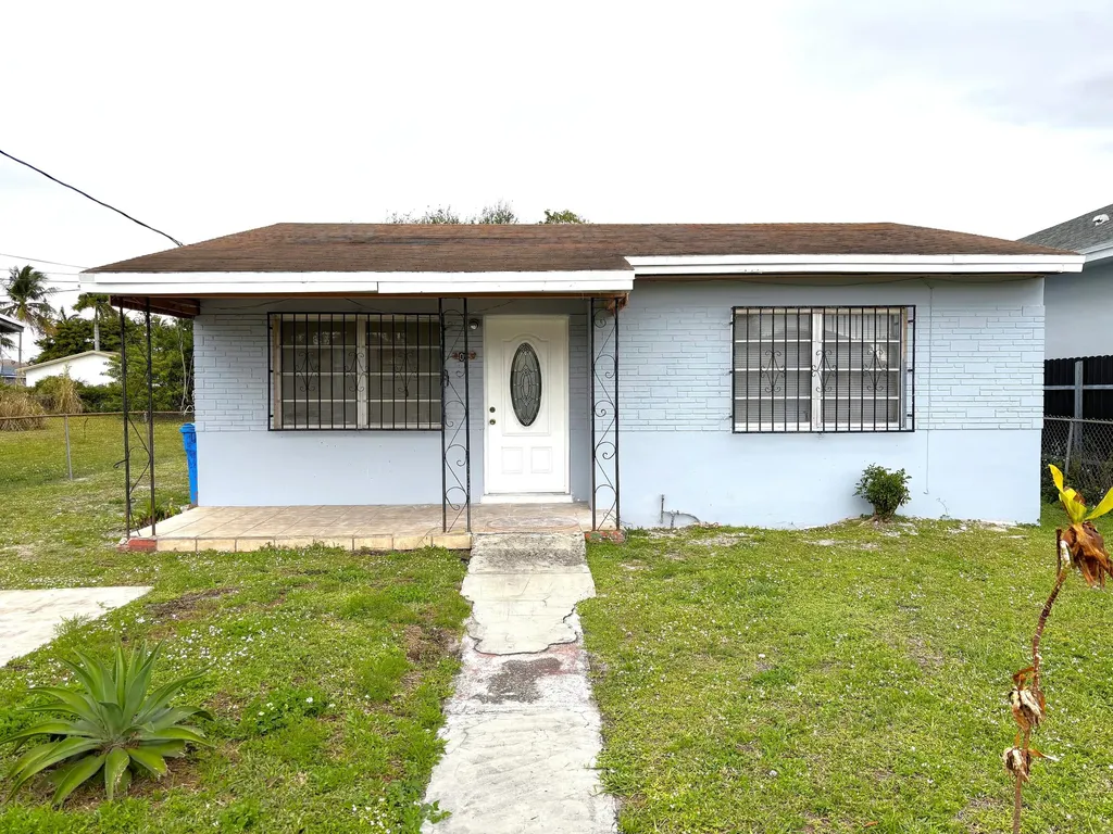 4009 SW 24th Street West Park FL 33023