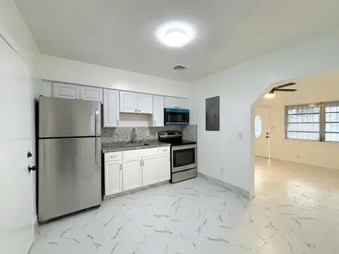 4009 SW 24th Street West Park FL 33023