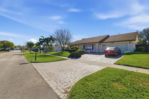 4914 Acorn Drive Boca Raton FL 33487