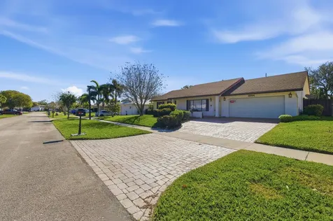 4914 Acorn Drive Boca Raton FL 33487