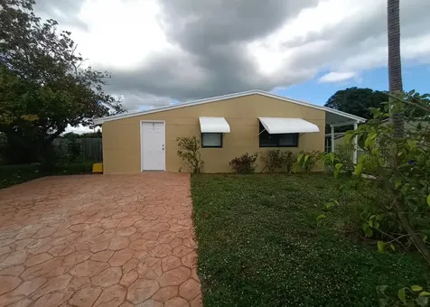1080 W 27th Street Riviera Beach FL 33404