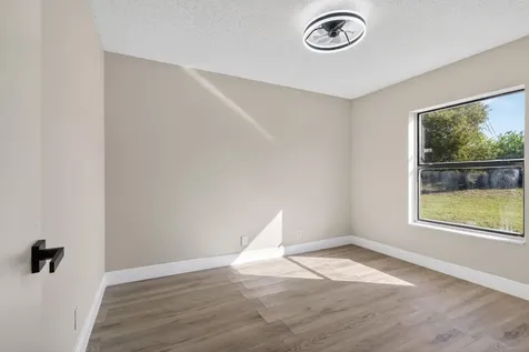 24 Crossings Circle Boynton Beach FL 33435