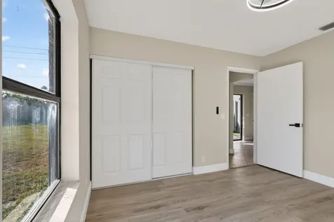 24 Crossings Circle Boynton Beach FL 33435