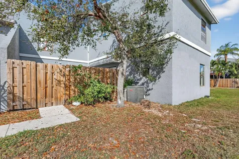 24 Crossings Circle Boynton Beach FL 33435