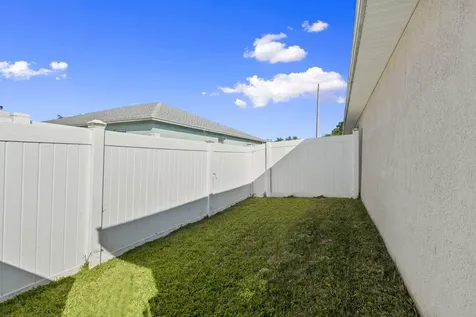 2066 Sw Quarry Street Port Saint Lucie FL 34953