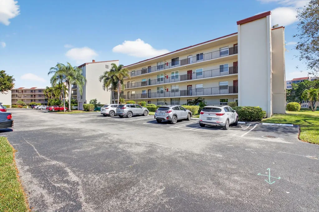 27 Abbey Lane Delray Beach FL 33446