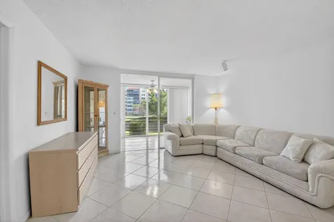 27 Abbey Lane Delray Beach FL 33446