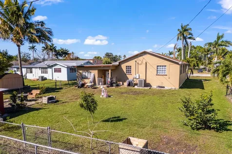16 Nw Avenue G Belle Glade FL 33430