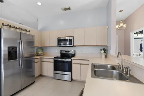 5192 Nw Ever Road Port Saint Lucie FL 34983
