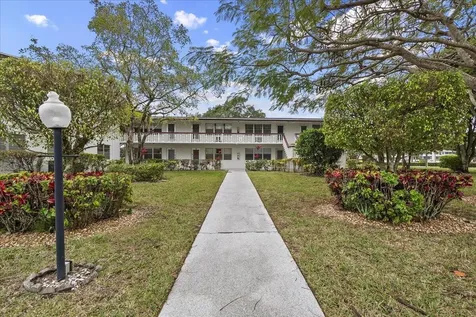 142 Kent I West Palm Beach FL 33417