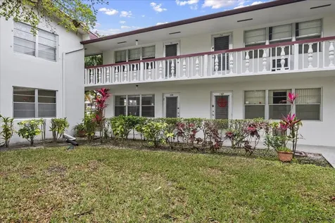 142 Kent I West Palm Beach FL 33417