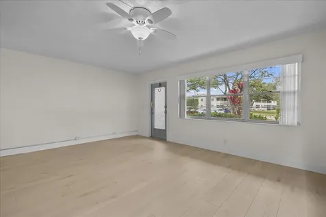 142 Kent I West Palm Beach FL 33417
