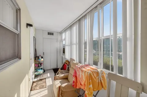 256 Flanders F Delray Beach FL 33484