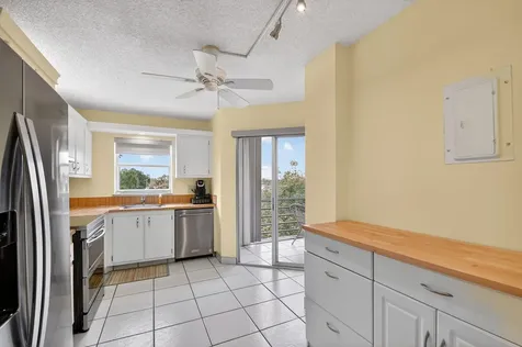 3871 Via Poinciana Lake Worth FL 33467
