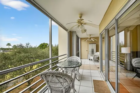 3871 Via Poinciana Lake Worth FL 33467
