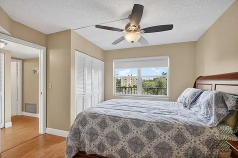 3871 Via Poinciana Lake Worth FL 33467