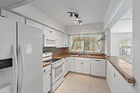 5570 Tamberlane Circle Palm Beach Gardens FL 33418