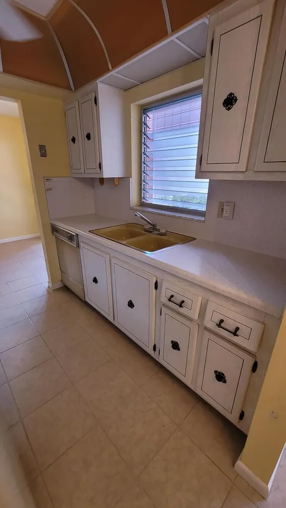 22 Golfs Edge West Palm Beach FL 33417