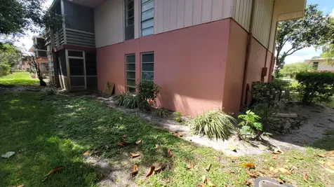 22 Golfs Edge West Palm Beach FL 33417