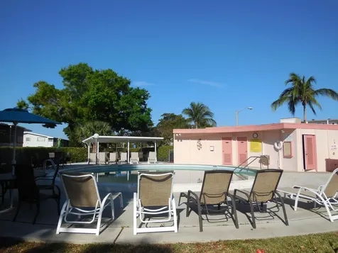 22 Golfs Edge West Palm Beach FL 33417