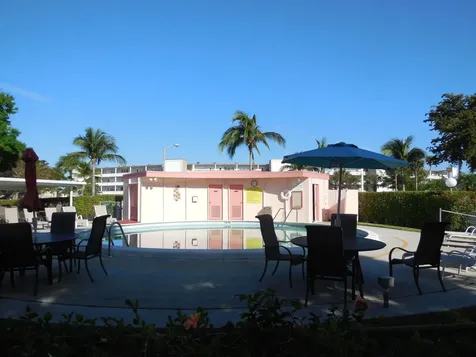 22 Golfs Edge West Palm Beach FL 33417